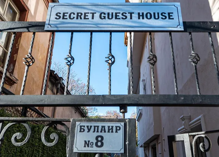 Secret Guest house 3*